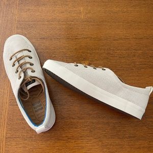 Sperry Plushwave Crest Vibe Pin Perf NEW size 8